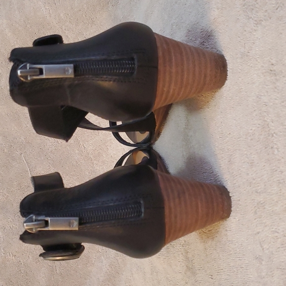 Lucky Brand sz 7.5 - Picture 4 of 9